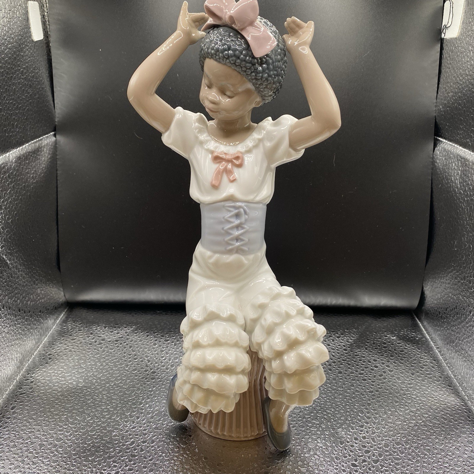 Lladro Black Legacy Rhumba(Rumba Negrita) Dancing Girl #5160 with Chips