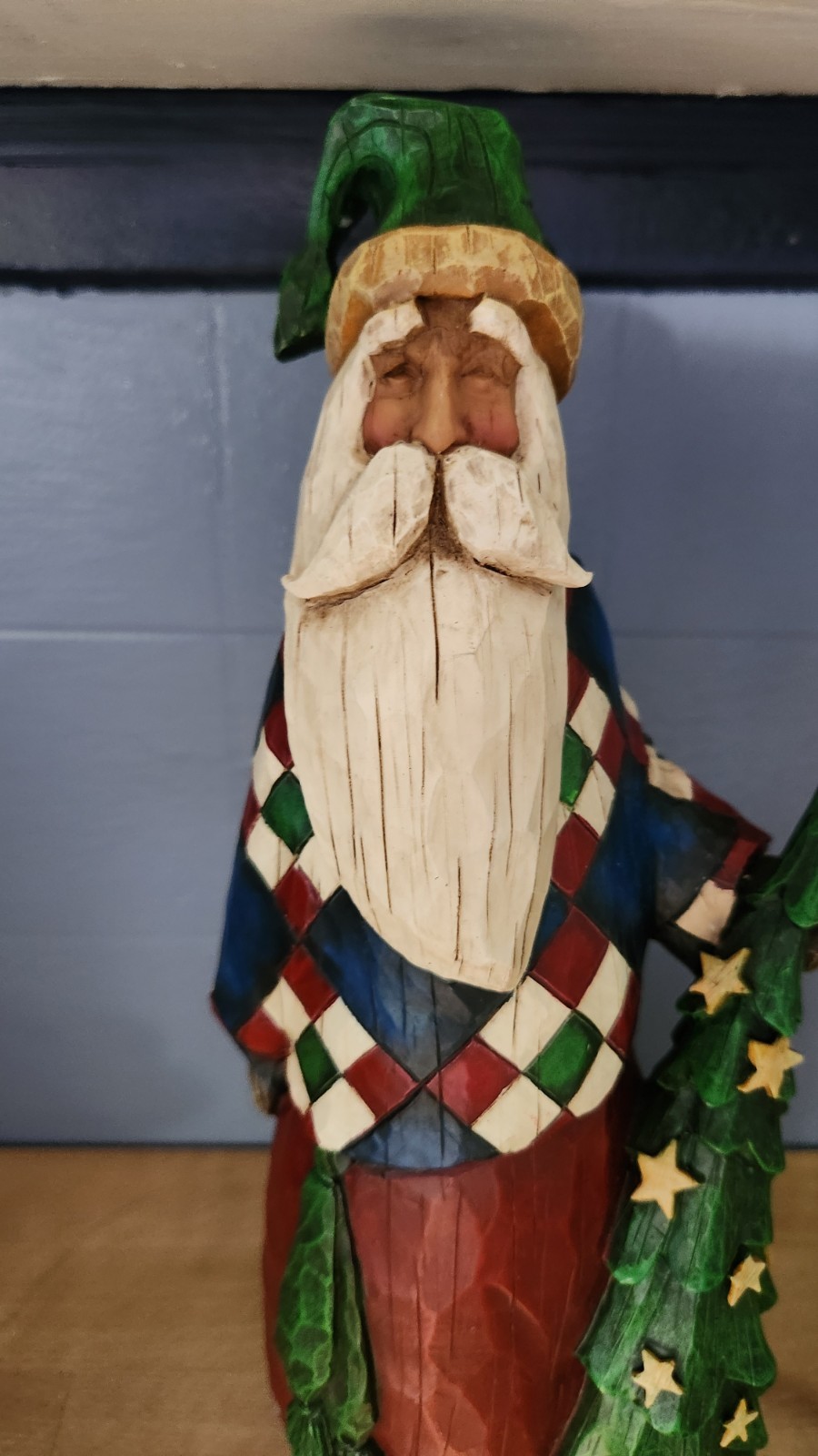 2002 Jim Shore Enesco Heartwood Creek Tall Santa w/ Tree Plaid 105530 Rustic