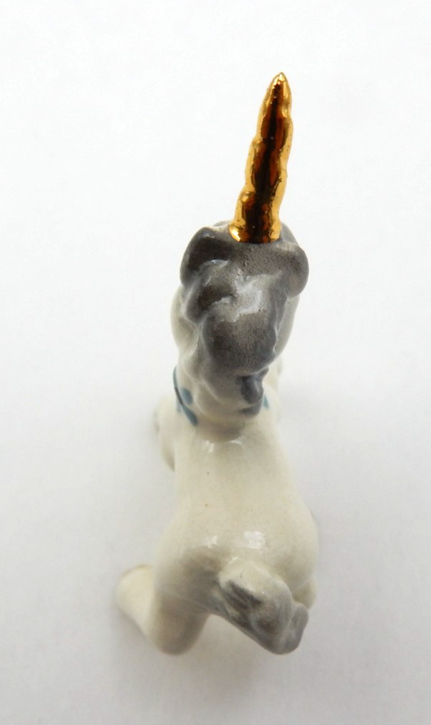 HAGEN-RENAKER MINIATURE BABY UNICORN FIGURINE GOLD HORN HOOVES BLUE FLOWERS USA