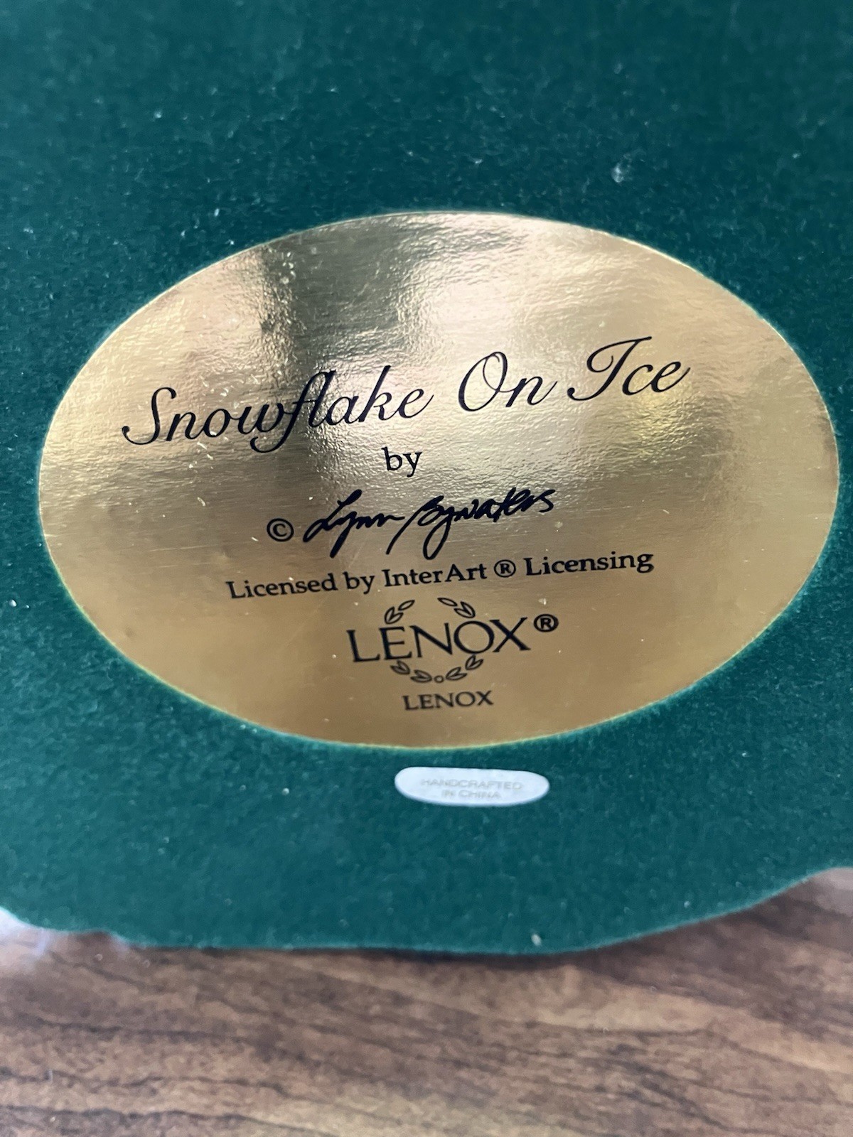 LENOX ” SNOWFLAKE ON ICE ” HAND PAINTED PORCELAIN FIGURINE !
