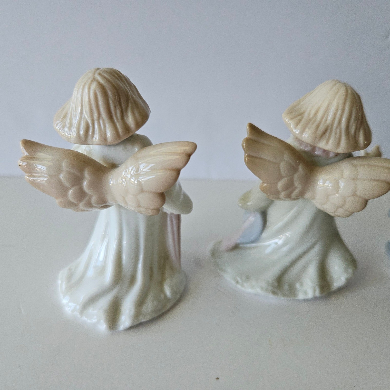 Vtg Russ Berrie Mini Porcelain Angel Trio – 2.5in Tall