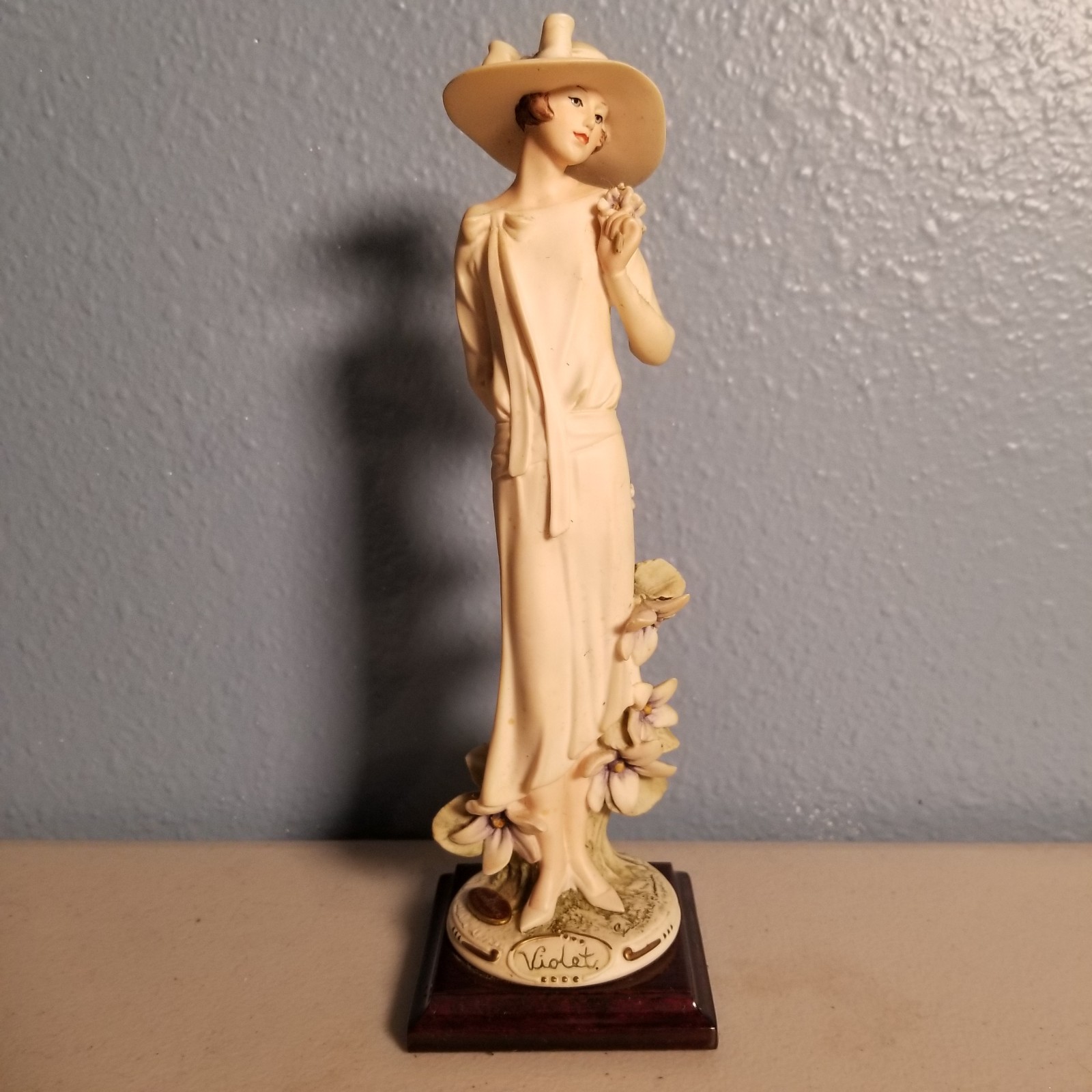 Vintage Giuseppe Armani “Violet” 1737F My Fair Lady Woman Holding Flowers Figure