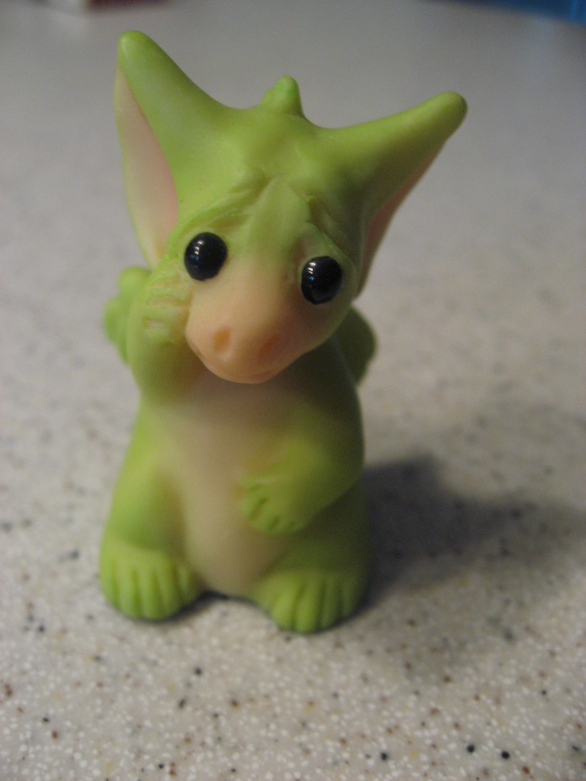 Real Musgrave Pocket Dragons Tummy Ache Figurine 1999