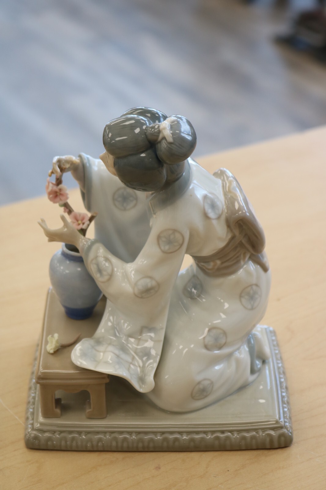 Lladro 4840 ” Flower Arranger” Figurine *LOOK-READ* FREE SHIPPING