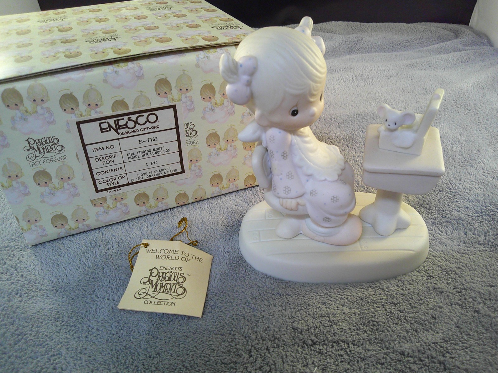 Precious Moments, Love Is Sharing, 1983 – E-7162 hourglass symbol