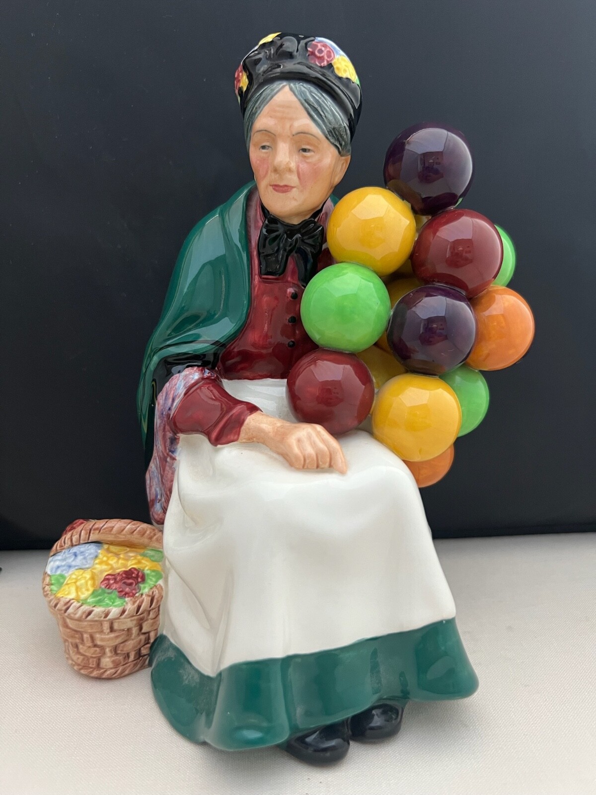 Royal Doulton The Old Balloon Seller HN1315 Porcelain Figurine 7 1/2”