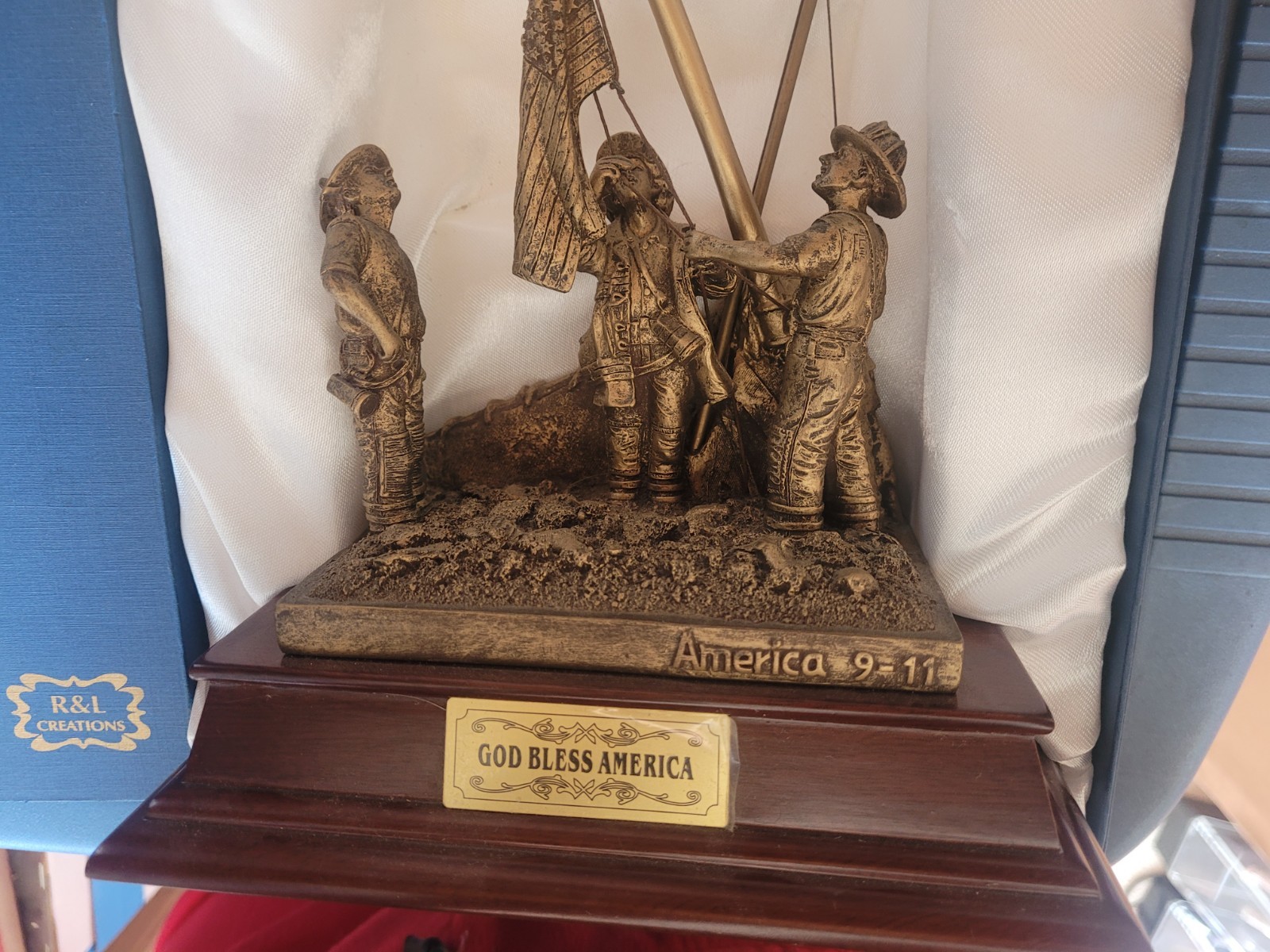 2001 R & L Creation God Bless America 9-11 Stands Tall figurine music box
