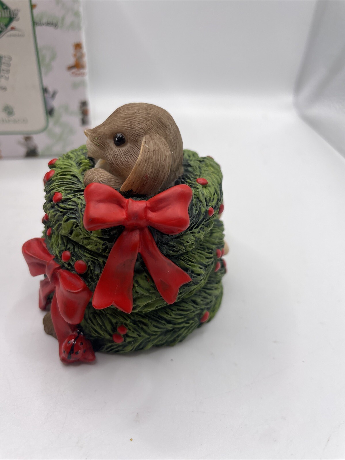 Charming Tails ‘THE WREATH-IN FOR THE SEASON” CHRISTMAS MOUSE New In Packaging!