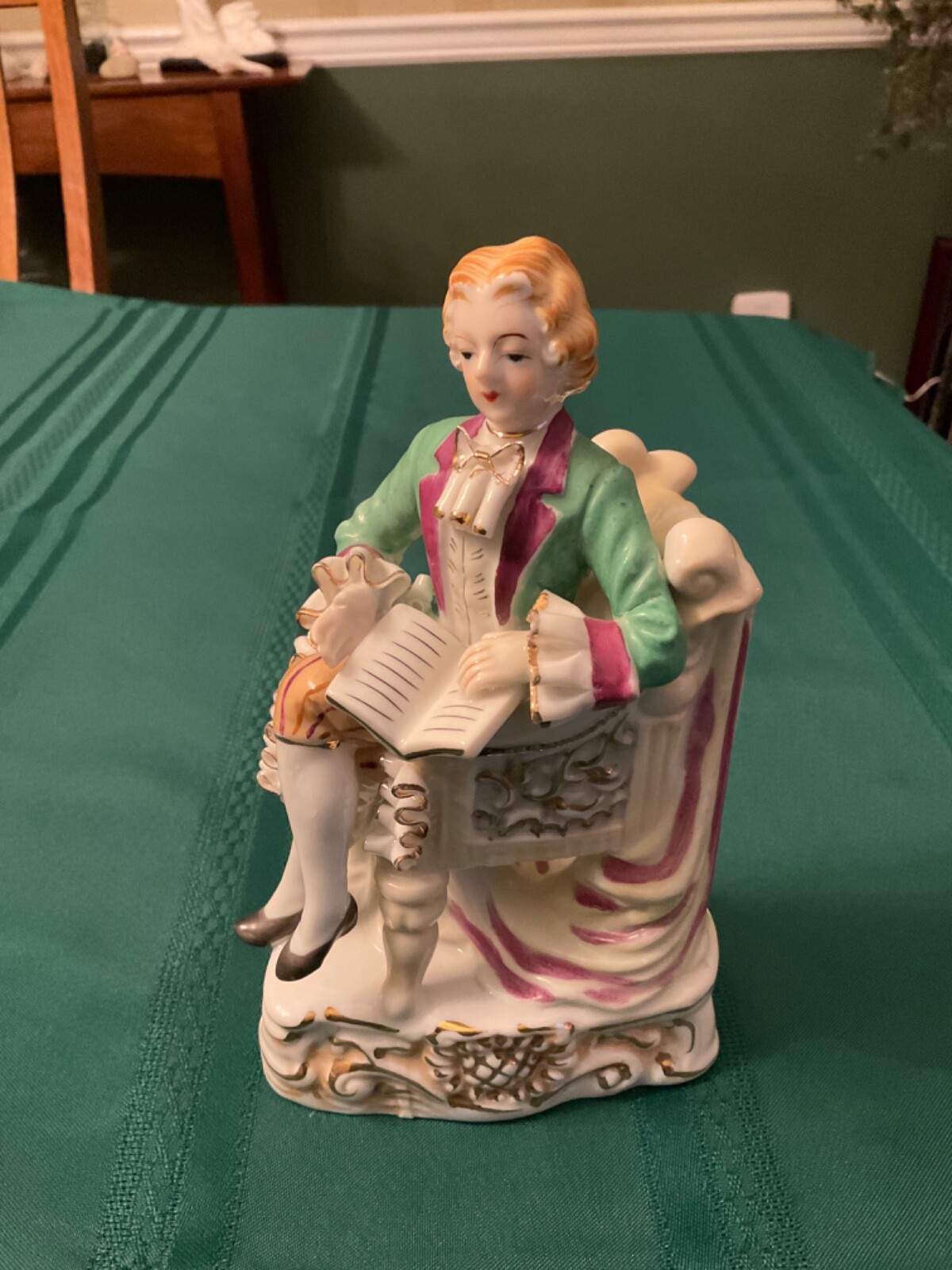 Vintage Japan Porcelain Figurine Man In Chair Reading Book 52/27