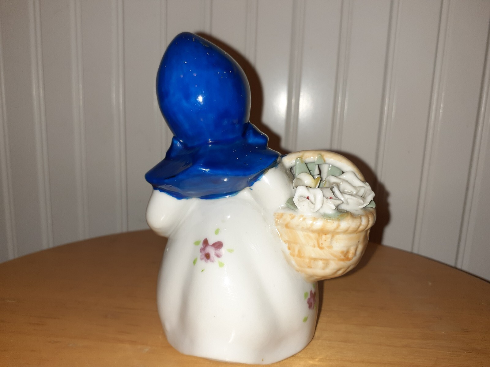 Vintage Japan Adorable Ceramic Girl Holding Basket w/Flowers Figurine 4.9″tall