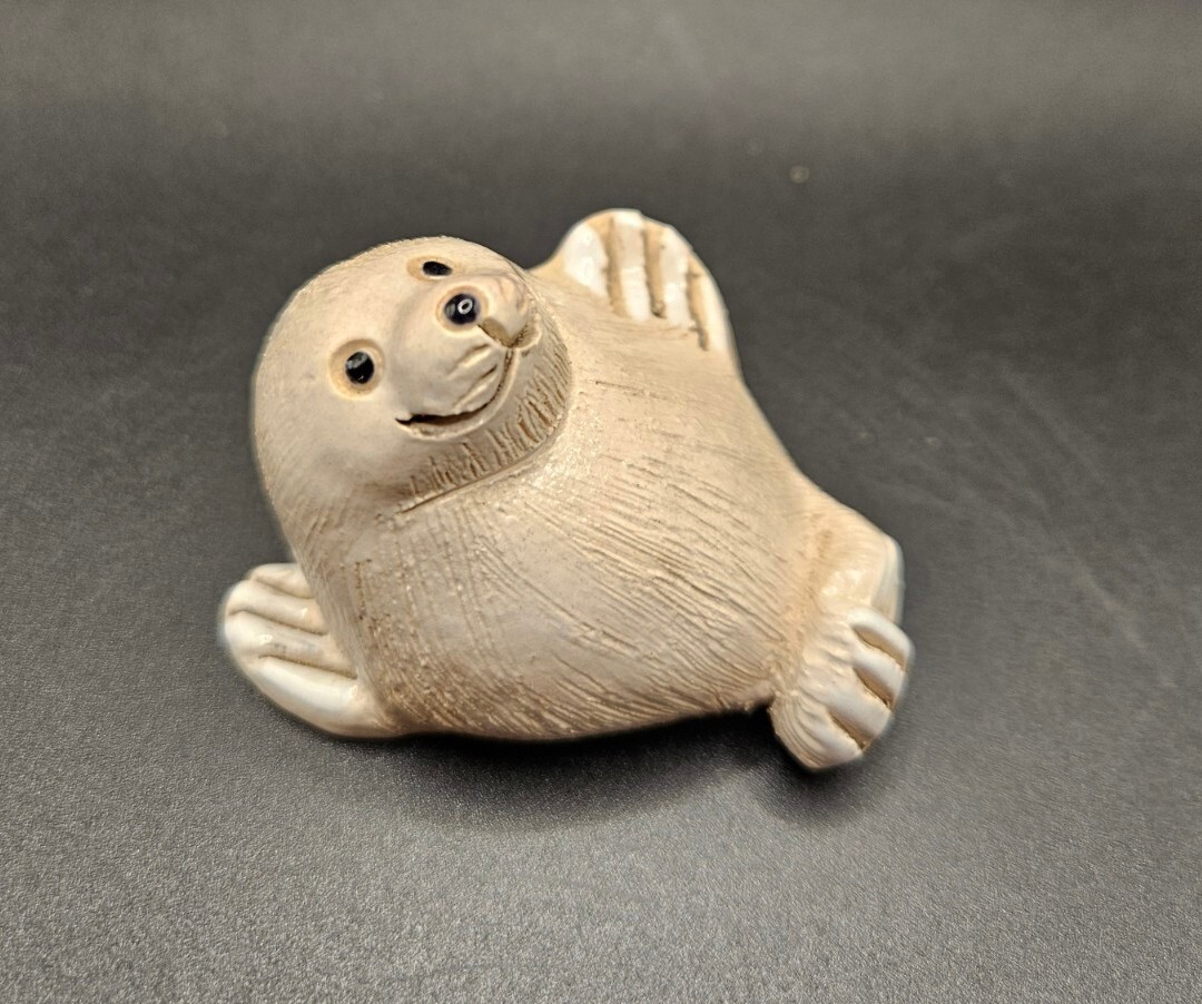Vintage Artesania Rinconada White Baby Seal Pup Figurine 1980s 1.5in