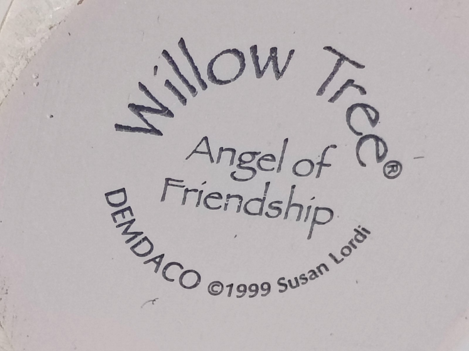Willow Tree Angel of Friendship Figurine 1999. Susan Lordi.