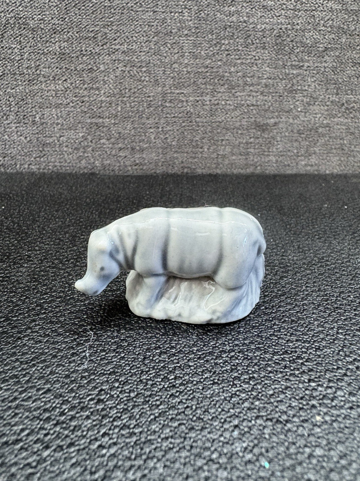 Wade Whimsies (1985/96 Set #2) USA Red Rose Tea – Animals – Bluish Grey Rhino