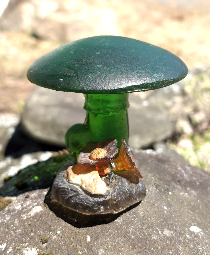 Vintage Wondermold Lucite Mushroom Figurine Green Cast Resin USA 1970 Retro