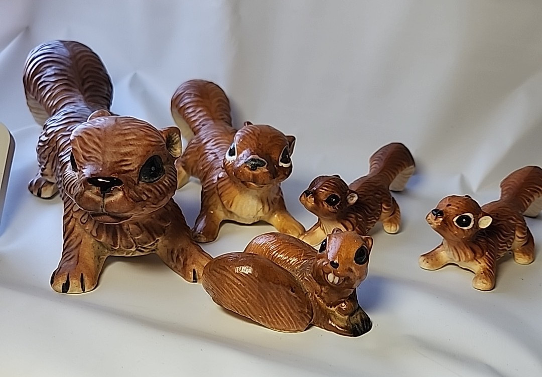 Norcrest&Artmark Squirrel Wall/Tree Hanging Family 5 Pcs 14″ Dad Mom & 3 Babies