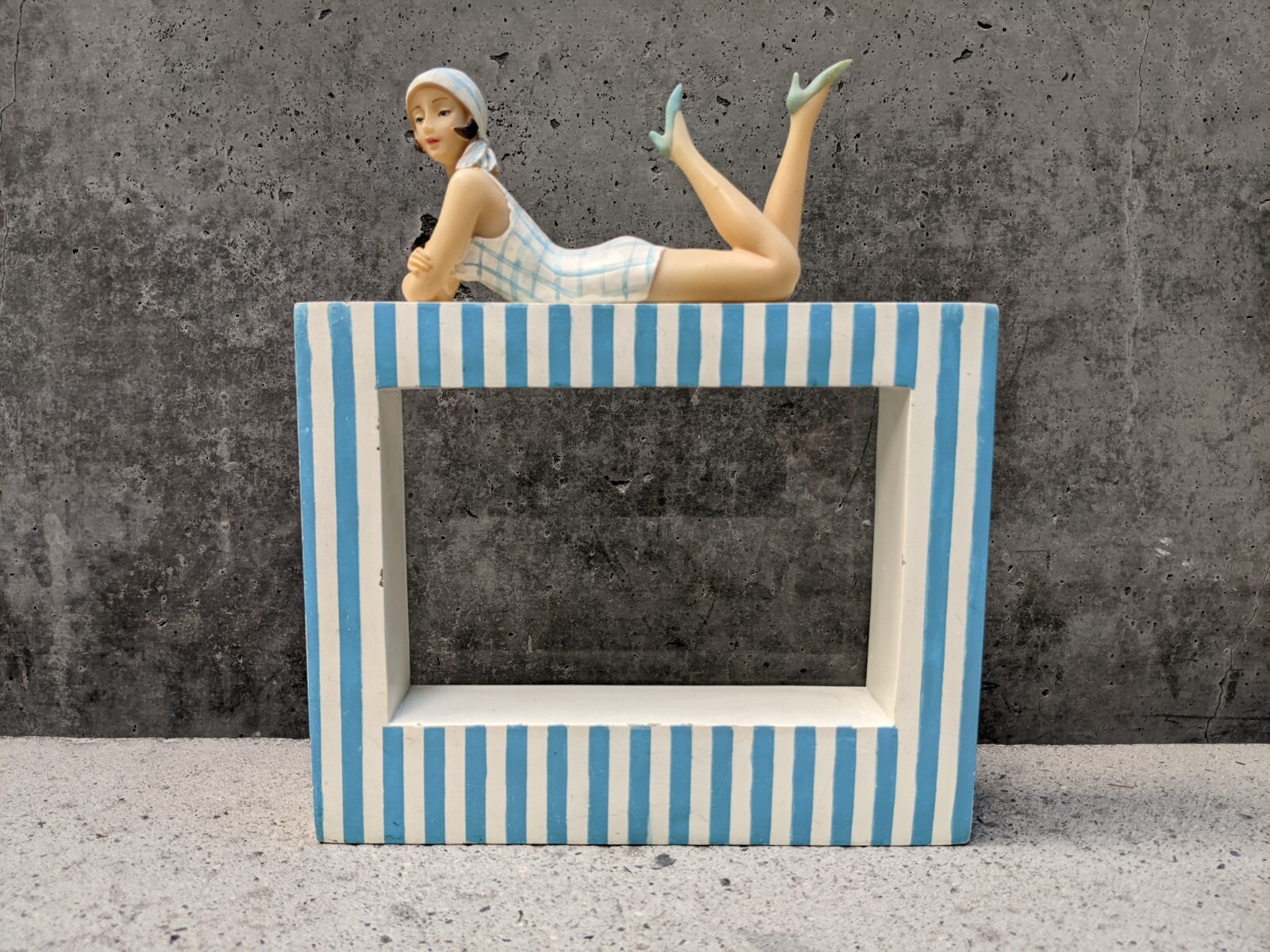 Retro Bathing Beauty Roaring 20’s Style Figurine Sunbathing – Glass backed Frame