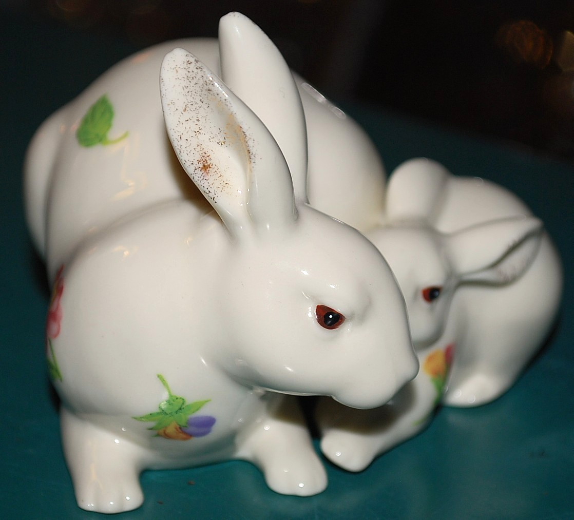 Vintage LENOX “FLORAL RABBITS” FIGURINE 2 Bunnies w Floral Detailing/Gold 3.25″