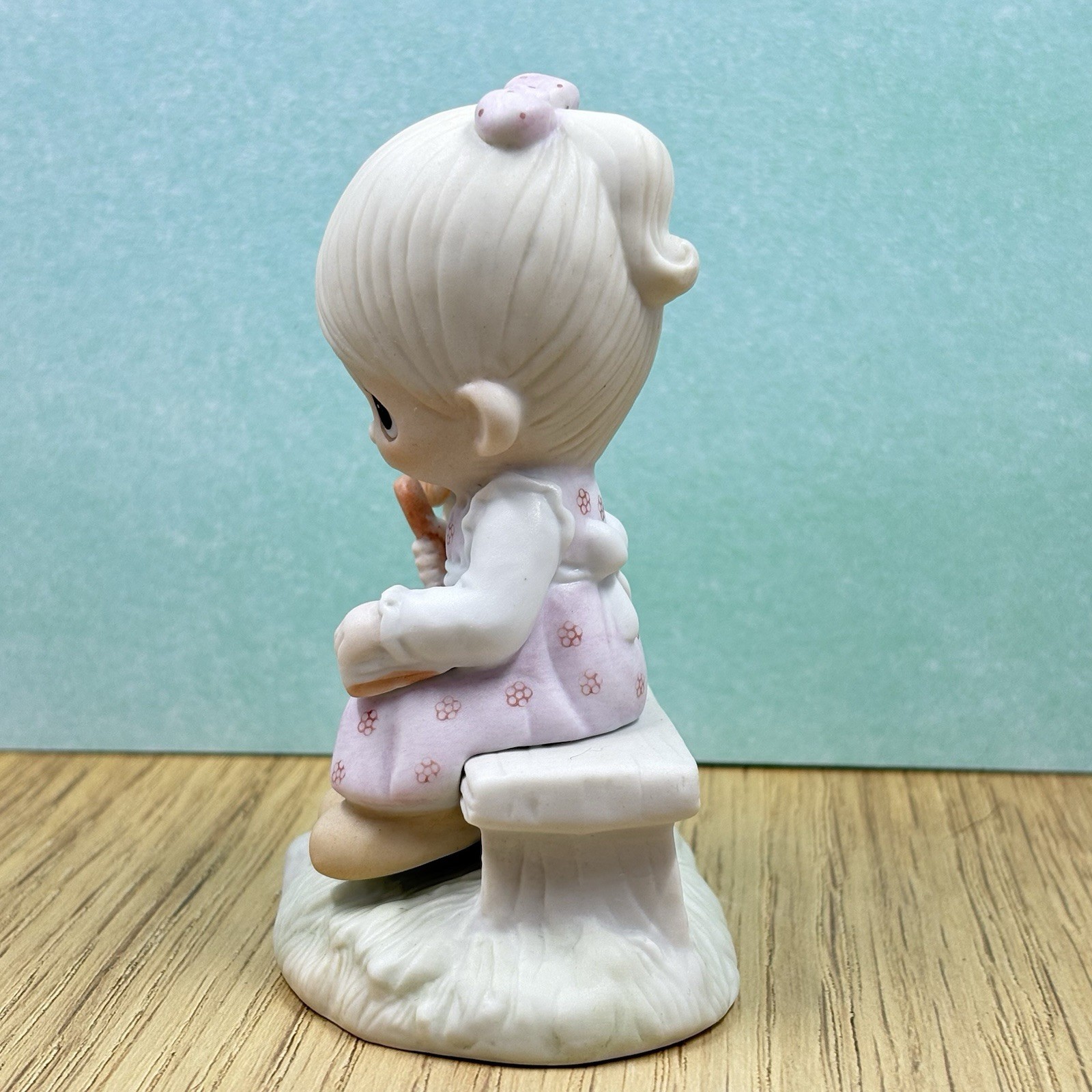 Precious Moments Vintage E-3110 “Loving Is Sharing” figurine-1979