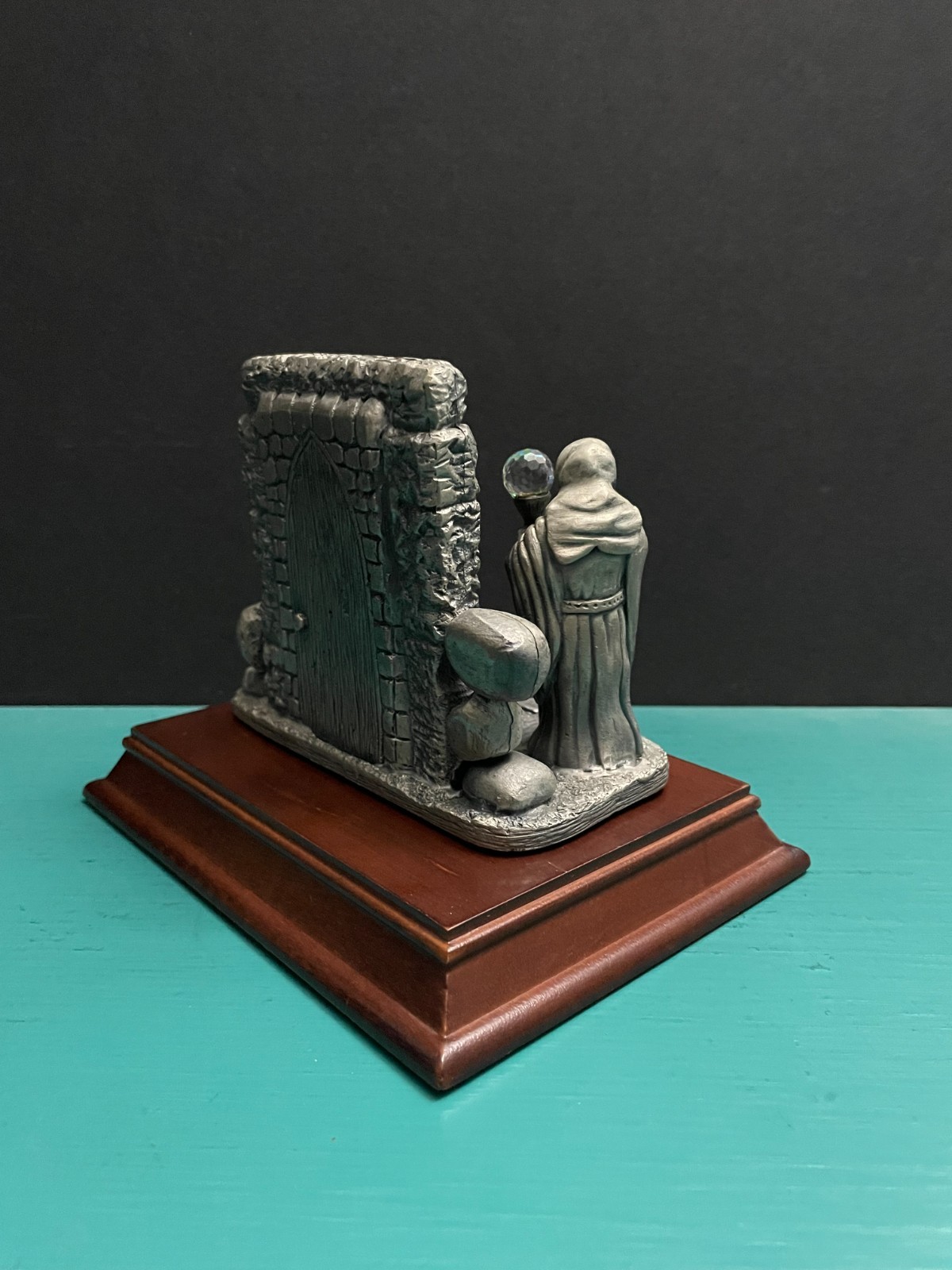 Tudor Mint Pewter Robed Celtic Druid Guardian Skull Portal Crystal Orb Statue