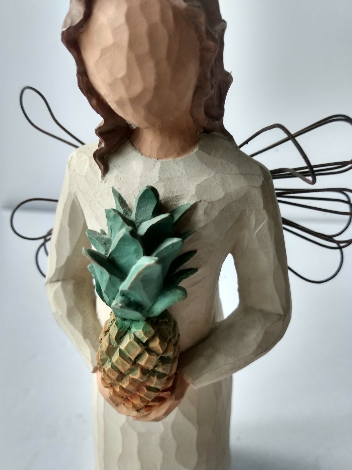2002 DEMDACO WILLOW TREE Pineapple Welcoming Angel Figurine 8″ Tall