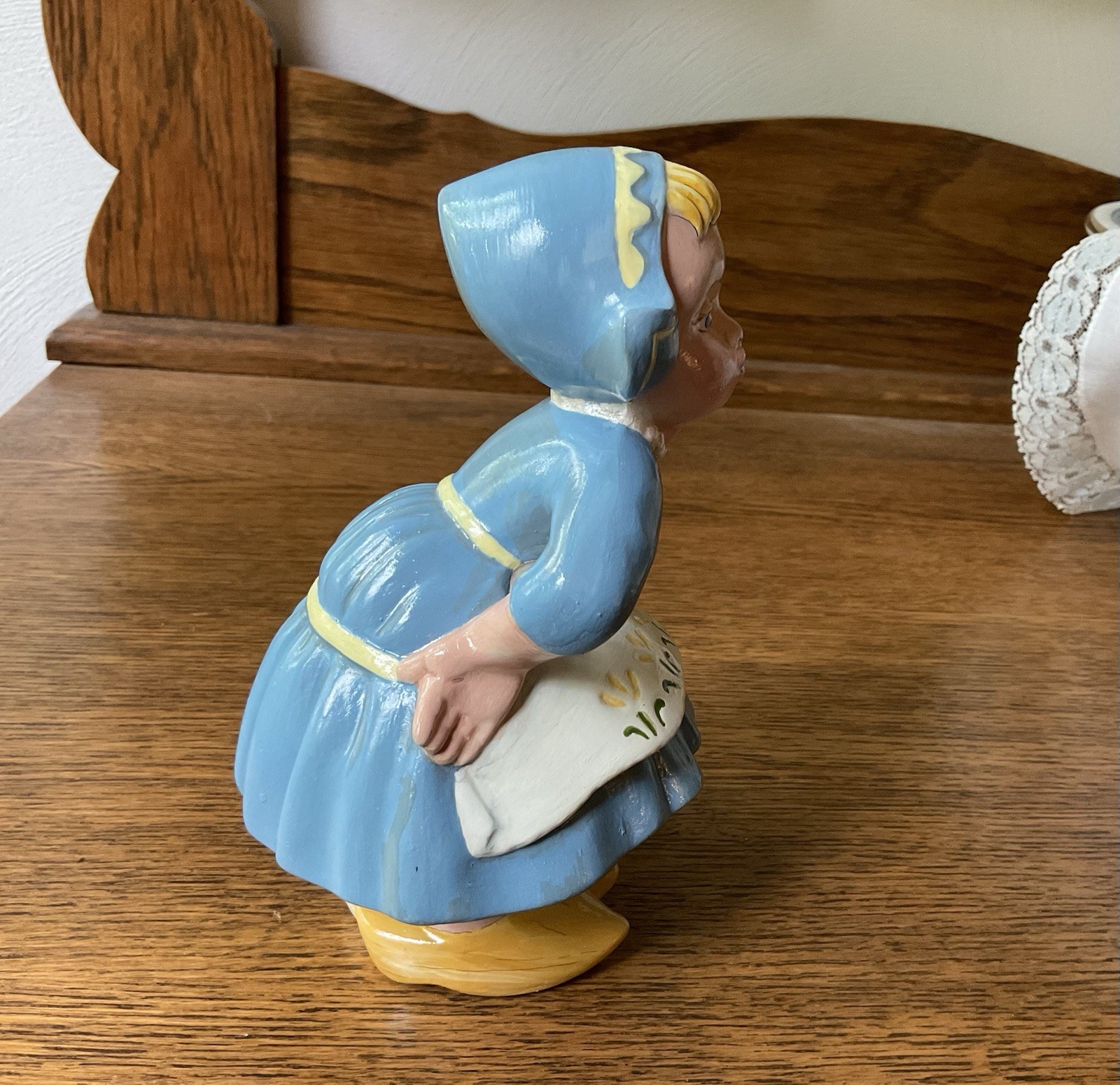 Hand Painted Ceramic Holland Delft Style Dutch Kissing Boy and Girl