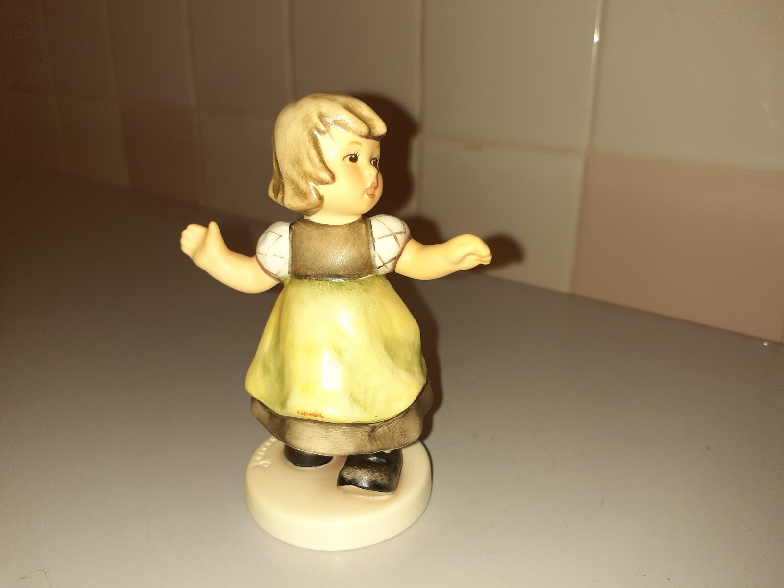 2006 M.I Hummel Club Goebel Germany Spring Waltz Figurine 3.7″ tall x 1.7″