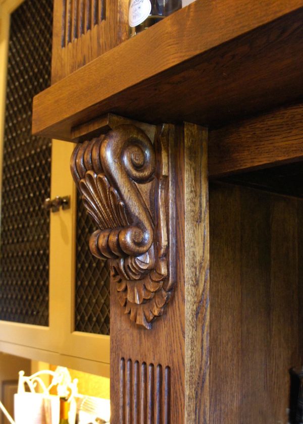 Classical corbel with capping in white oak, product code WO 719. The customer has mounted his corbel on an additional backing pad of his own design with carved leaves. There are a wide range of classical corbels of all sizes and decorative appliques in the WGC range that can be mixed and matched