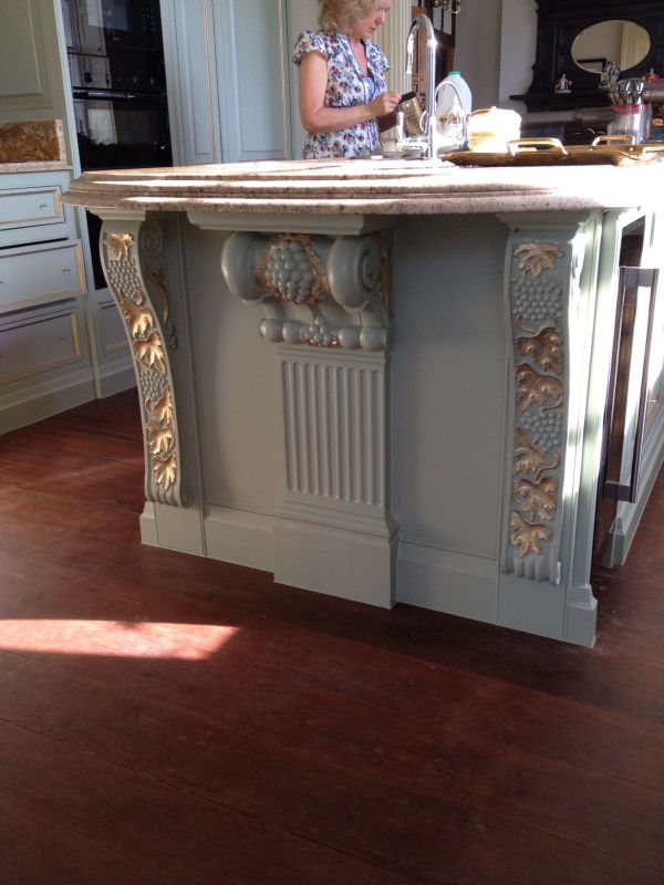 Extra Wide Vine Leaf Corbel, item code PN 680 with Vine Leaf Bar Bracket, item code PN 479, creating a rich ambience on this kitchen centre island